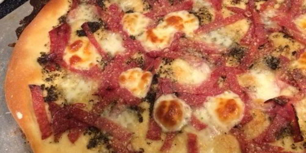 Как приготовить итальянская пицца с орегано, салями и моцареллой