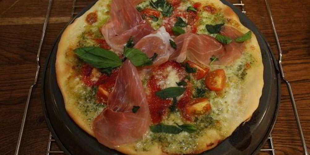 Как приготовить хрустящая пицца с ветчиной, помидорами и перцем