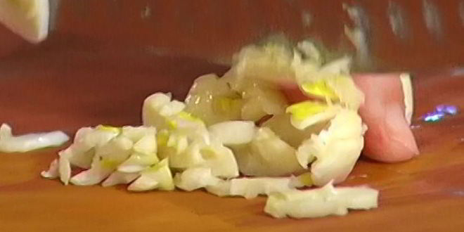 Рецепт хрустящая пицца с ветчиной, помидорами и перцем