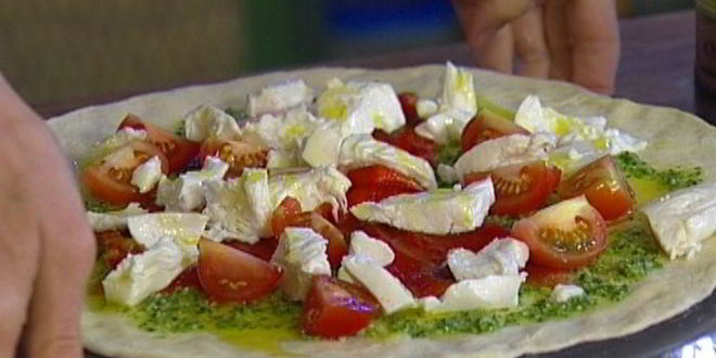 Рецепт хрустящая пицца с ветчиной, помидорами и перцем