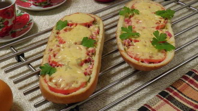 Рецепт Ленивая пицца из батона в духовке