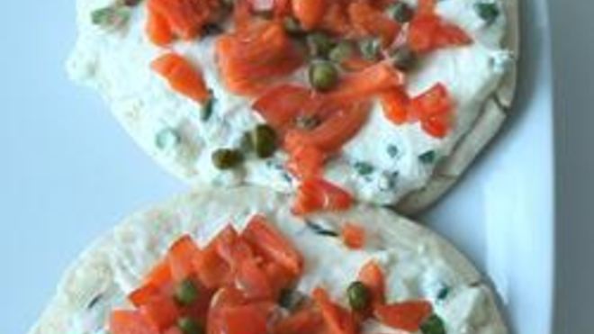 Рецепт Мини-пицца с красной рыбой