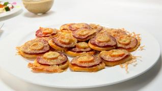 Рецепт Мини-пицца с салями и томатами черри