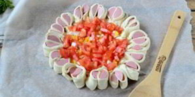 Рецепт пицца из сосисок в тесте