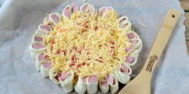 Рецепт пицца из сосисок в тесте