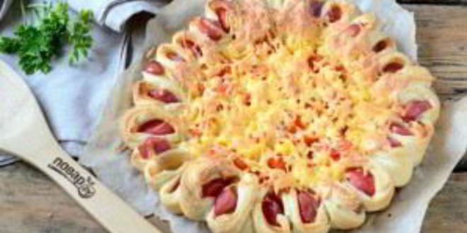 Рецепт пицца из сосисок в тесте