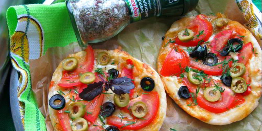 Рецепт пицца из сосисок в тесте