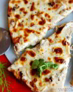 Пицца с белым соусом и шампиньонами