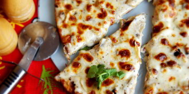 Рецепт пицца с белым соусом и шампиньонами