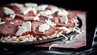 Рецепт Пицца с брынзой и колбасой