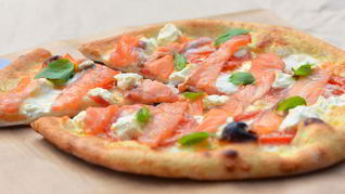 Рецепт Пицца с филадельфией и маринованным лососем