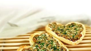 Рецепт Пицца с грибами в виде сердца