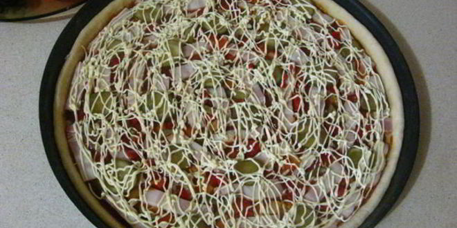 Рецепт пицца с грудинкой и чесноком