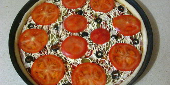 Рецепт пицца с грудинкой и чесноком