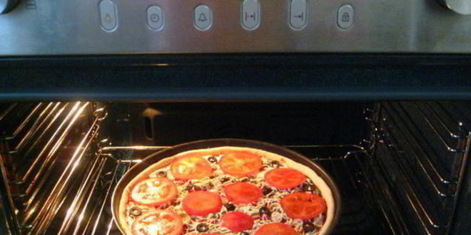 Рецепт пицца с грудинкой и чесноком