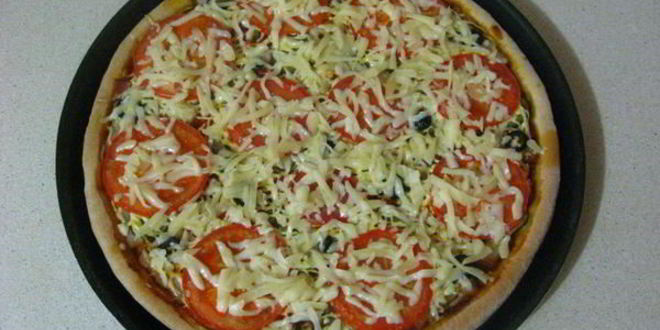 Рецепт пицца с грудинкой и чесноком