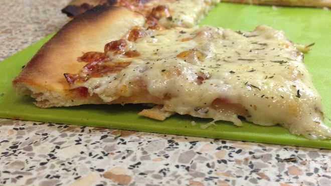 Рецепт Пицца с грудинкой и луком-шалот