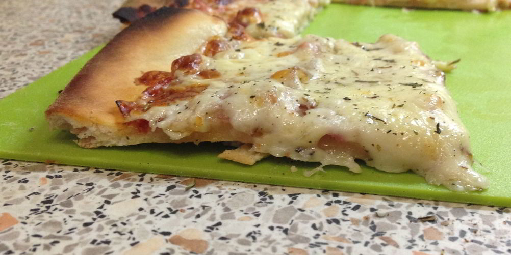 Как приготовить пицца с грудинкой и луком-шалот