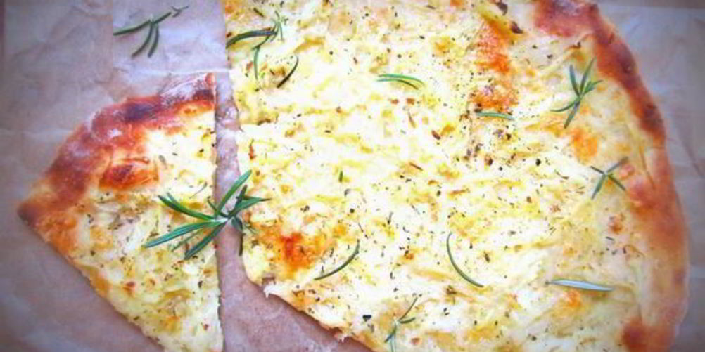 Как приготовить пицца с картофелем и пряными травками
