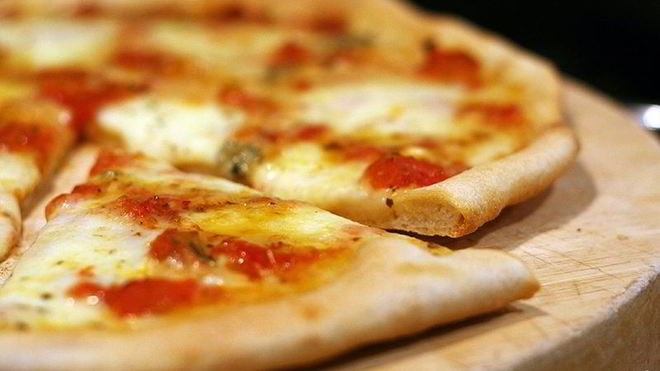 Рецепт Пицца с колбасным сыром