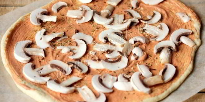 Рецепт пицца с колбасой и шампиньонами