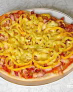 Пицца с колбасой