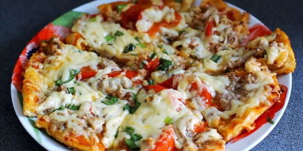 Как приготовить пицца с консервированным тунцом и луком