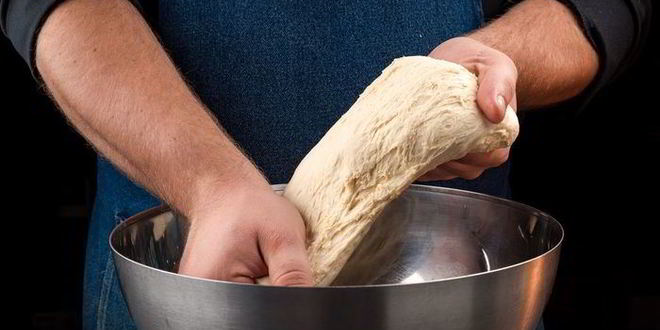 Рецепт пицца с крабовым мясом, томатами и маслинами