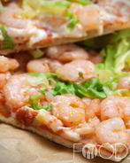 Пицца с креветками