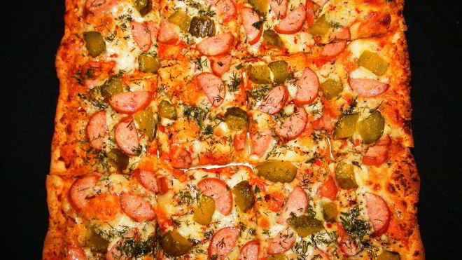 Рецепт Пицца с огурцами и колбасой