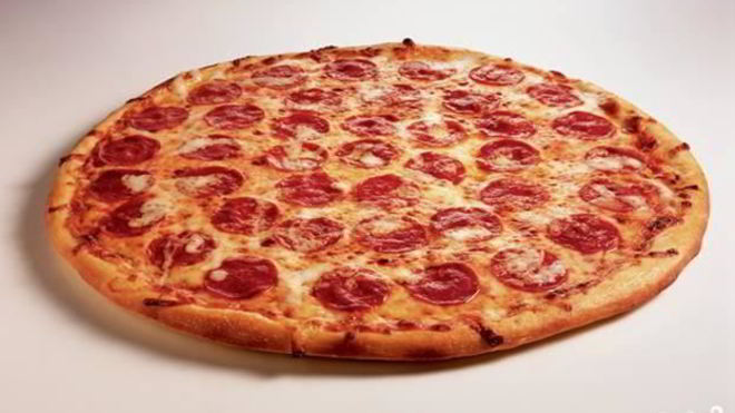 Рецепт Пицца с помидорами и колбасой