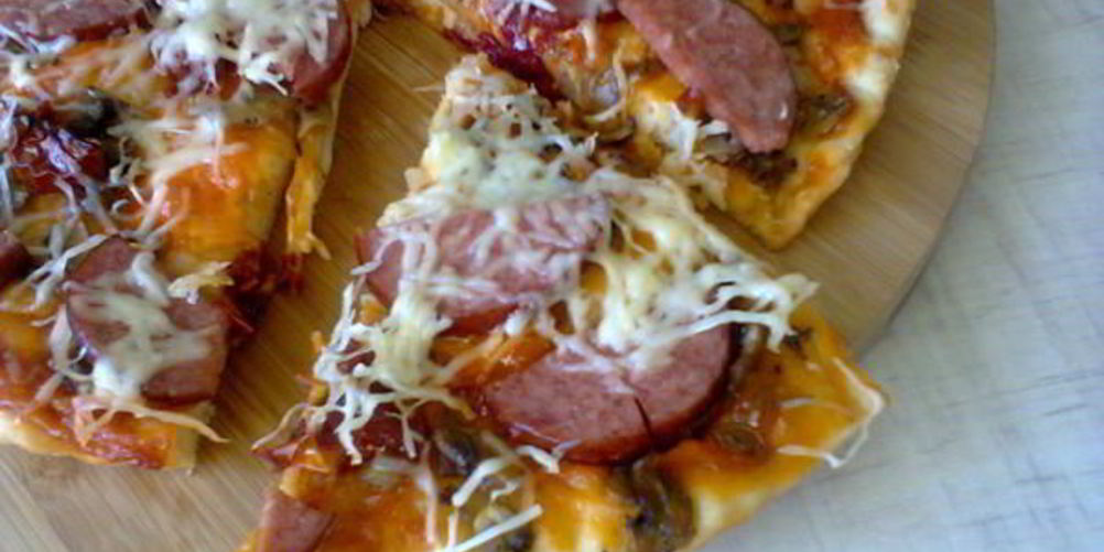 Рецепт мини-пицца с салями и томатами черри