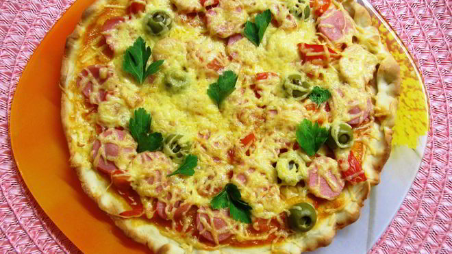 Рецепт Пицца с сосисками и овощами