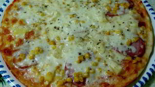 Рецепт Пицца с ветчиной, кукурузой и ананасами