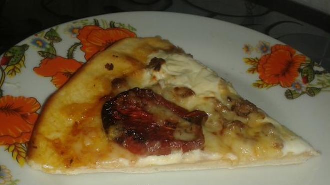 Рецепт Пицца с вялеными помидорками и сливочным сыром
