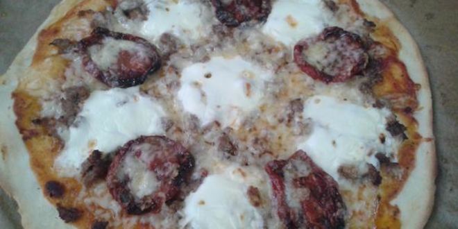 Рецепт пицца с вялеными помидорками и сливочным сыром