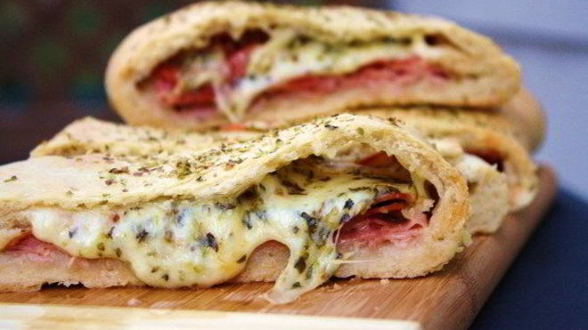 Рецепт Пицца Стромболи с салями