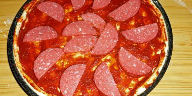 Рецепт пиццы в духовке с колбасоя и сырома