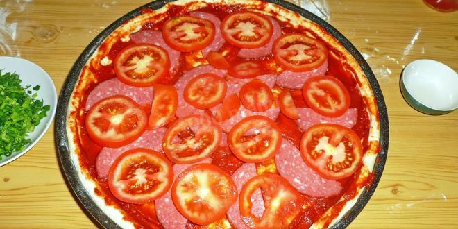 Рецепт пиццы в духовке с колбасоя и сырома