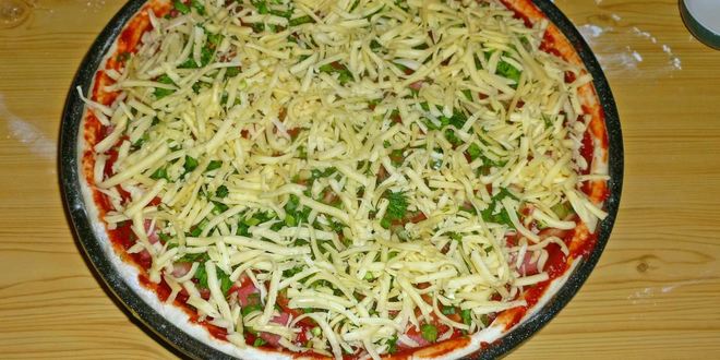 Рецепт пиццы в духовке с колбасоя и сырома