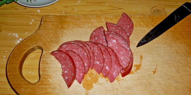 Рецепт пиццы в духовке с колбасоя и сырома