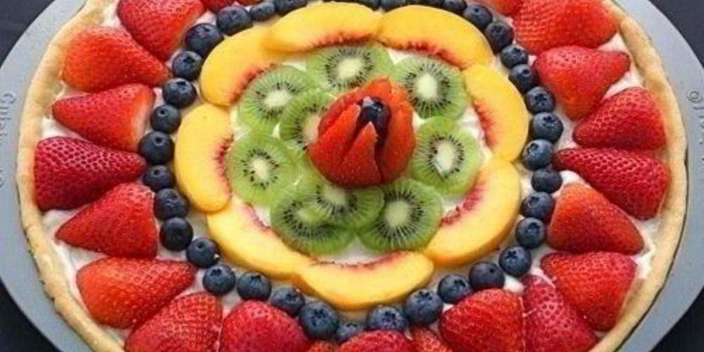 Как приготовить сладкая пицца с фруктами и ягодами