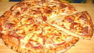 Рецепт Тонкая итальянская пицца с салями