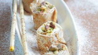 Рецепт Рулетики с маскарпоне и фисташками