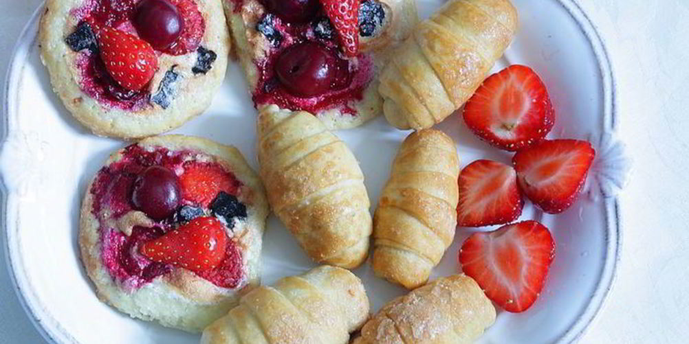 Как приготовить рулетики с вишней