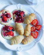 Рулетики с вишней