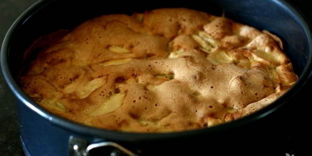 Как приготовить домашняя шарлотка с яблоками