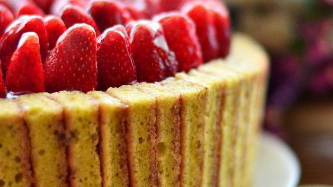 Рецепт Клубнично-фисташковая шарлотка