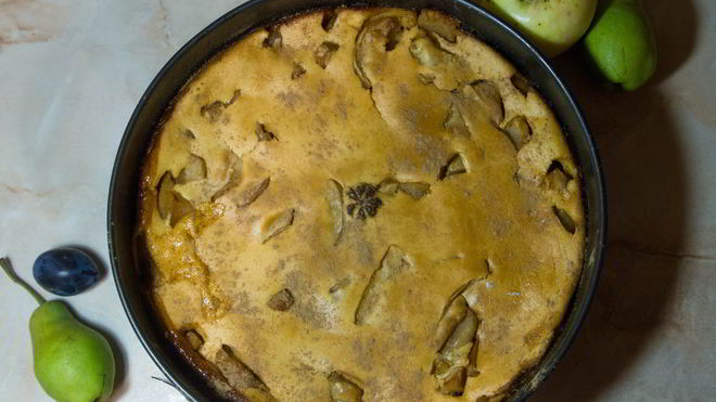 Рецепт Медовая шарлотка с яблоками