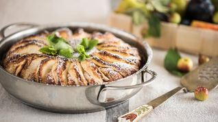 Рецепт Нежная творожная шарлотка с яблоками